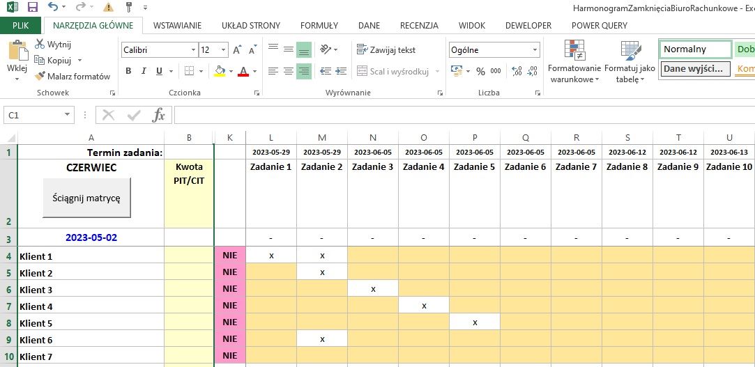 Tabela w Excelu, w kolumnach numery Zadań, w wierszach nazwy Klientów